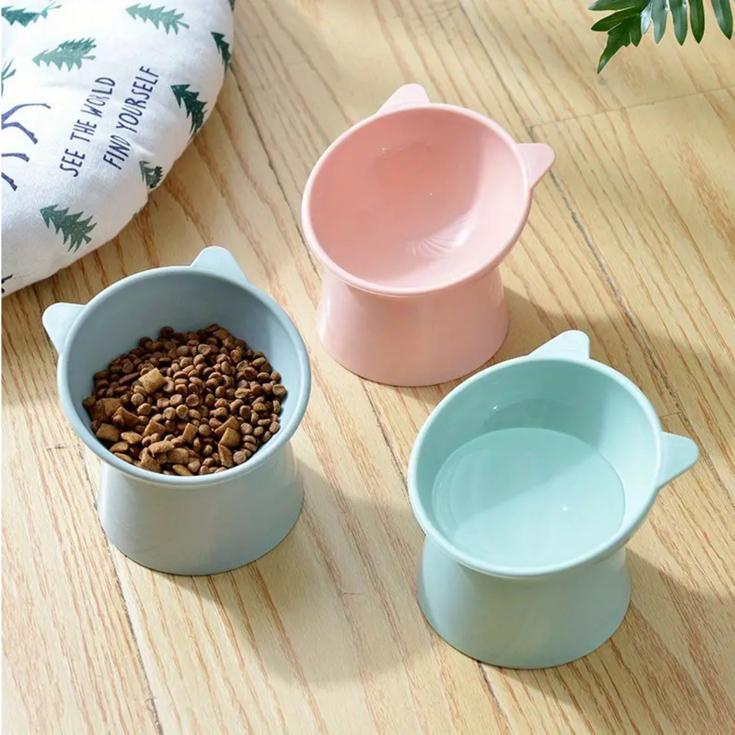 Ashario Pets - Modern Nordic Pet Feeder Tilted - Moss Green 2