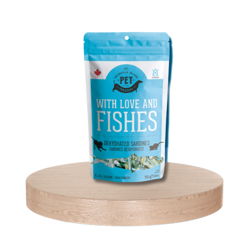 Nutritious dried sardine treats for dogs, rich in omega-3s and protein. Supports skin and coat health, suitable for all dogs.